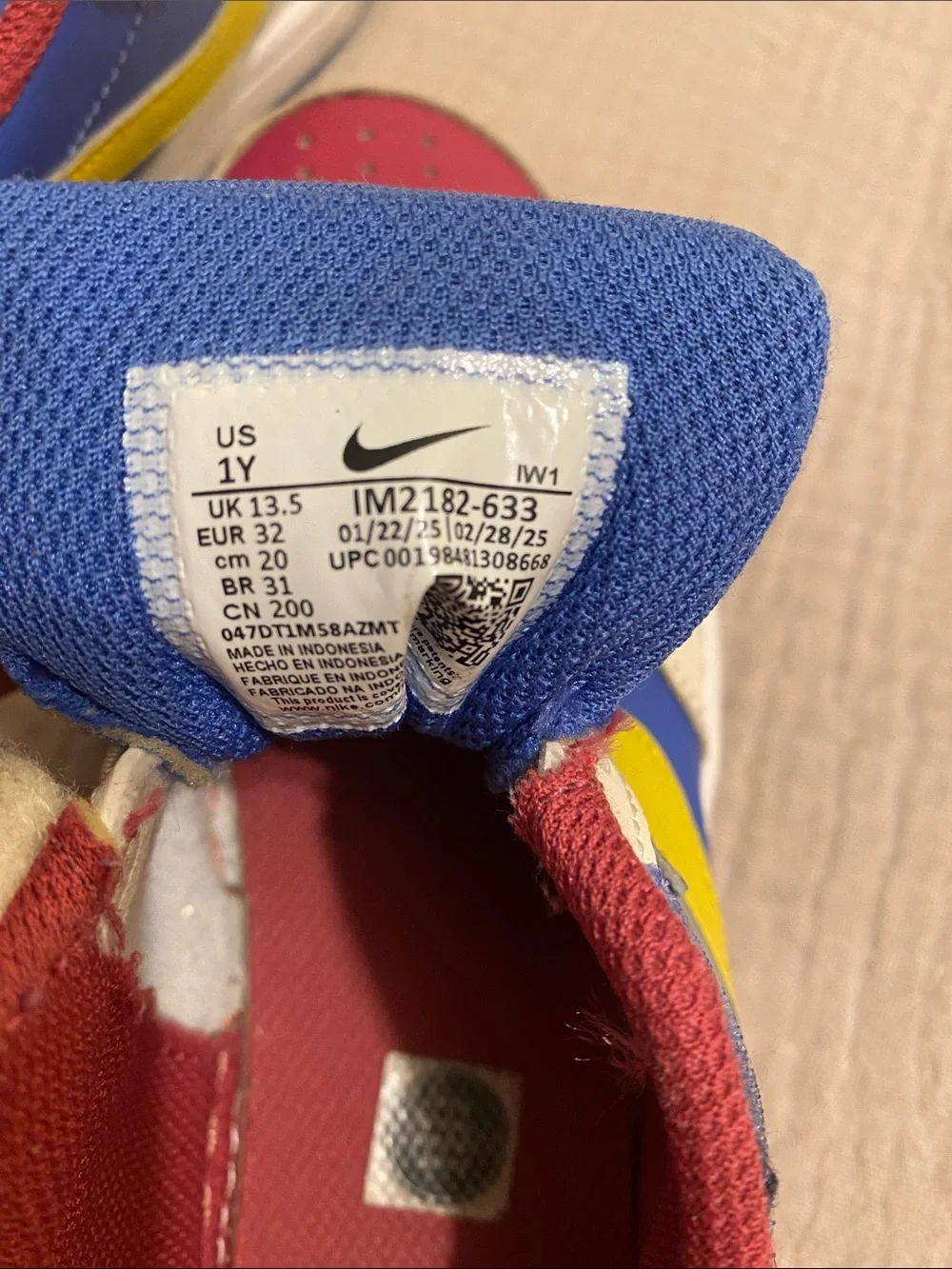 Nike Kids Low-Top Sneakers in White, Blue, Pink & Yellow. Size 13.5